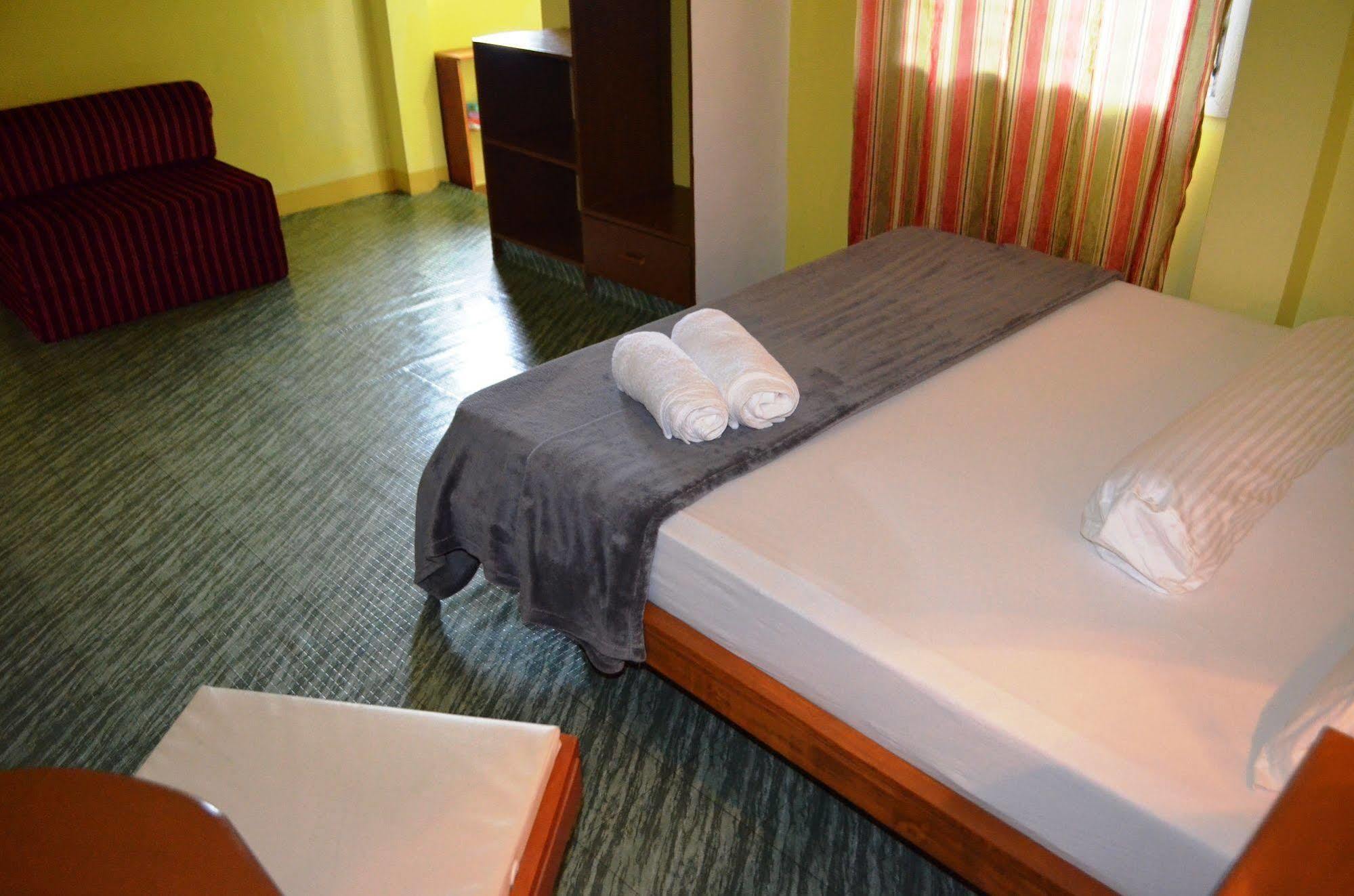 Blue Bamboo Hotel Balabag  Екстер'єр фото
